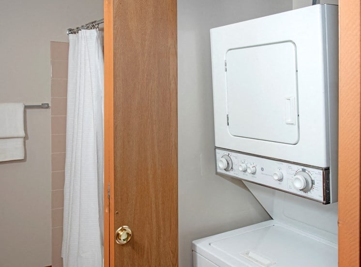 Classic 2 bedroom, 1.5 bath,  in-home washer and dryer